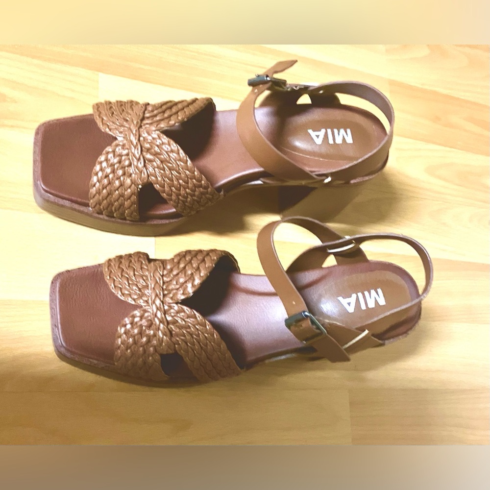 MIA Brown Woven Tall Block Heeled Sandals Size: 8.5 - Picture 7 of 9